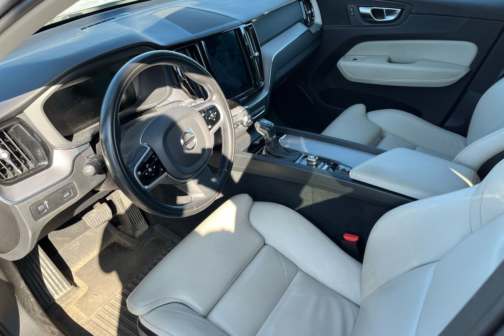 Volvo XC60 iso kuva 2