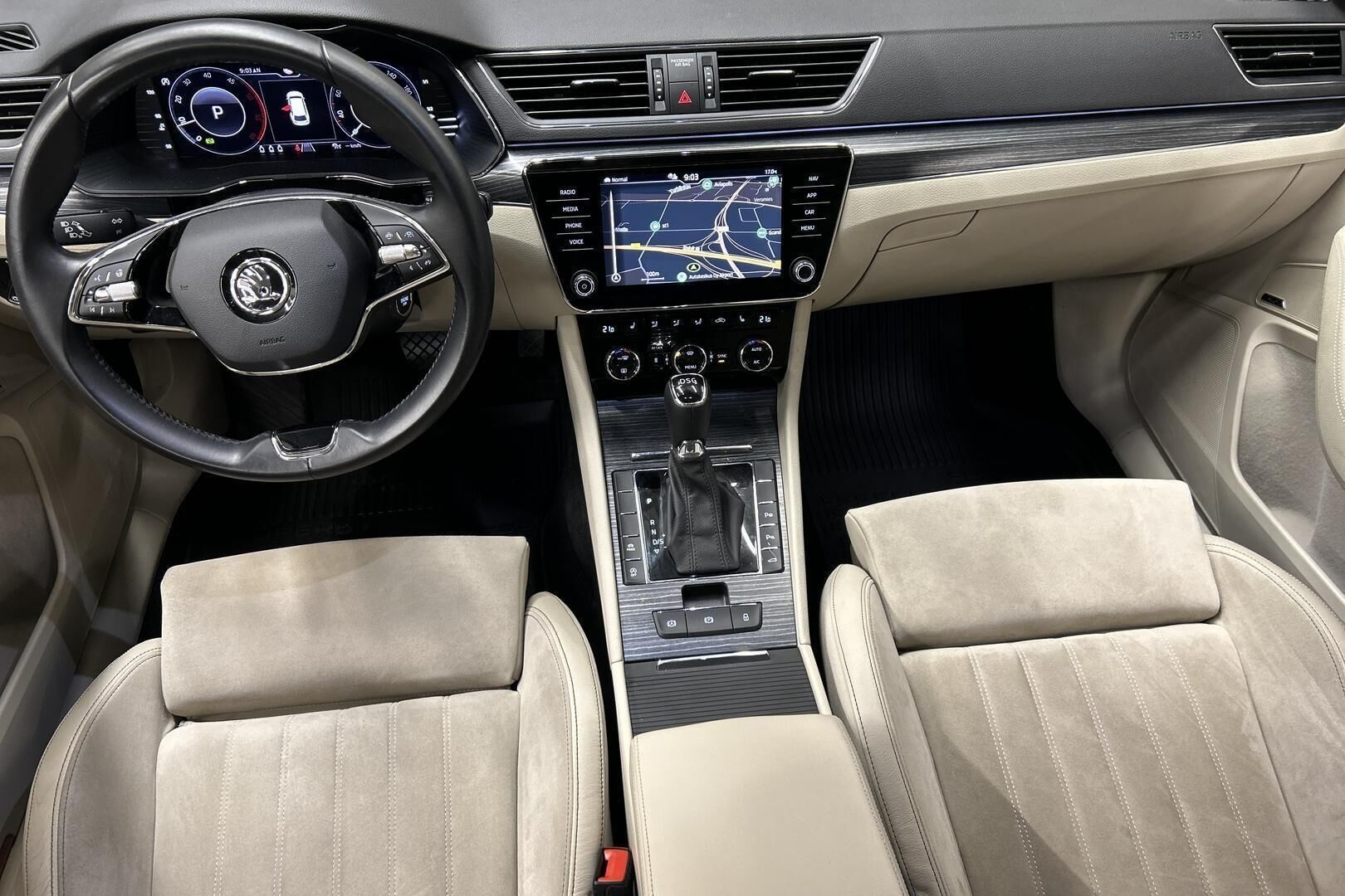 Skoda Superb iso kuva 11