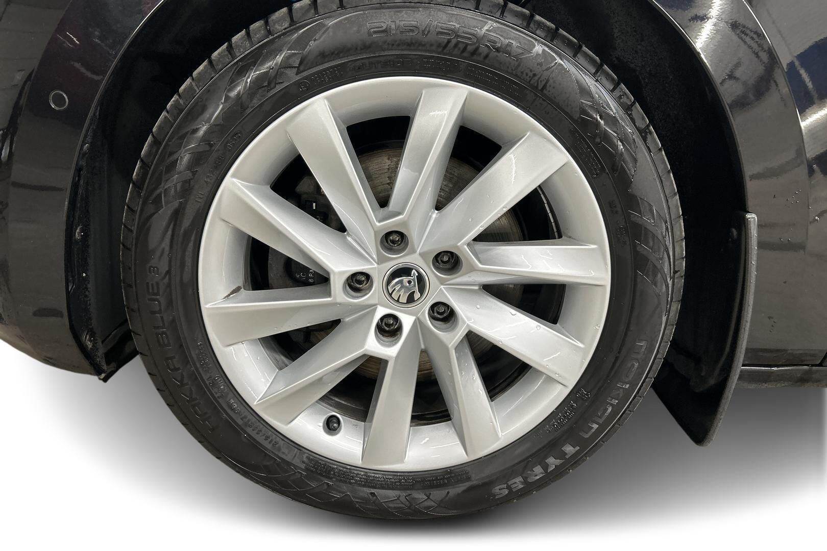 Skoda Superb iso kuva 13