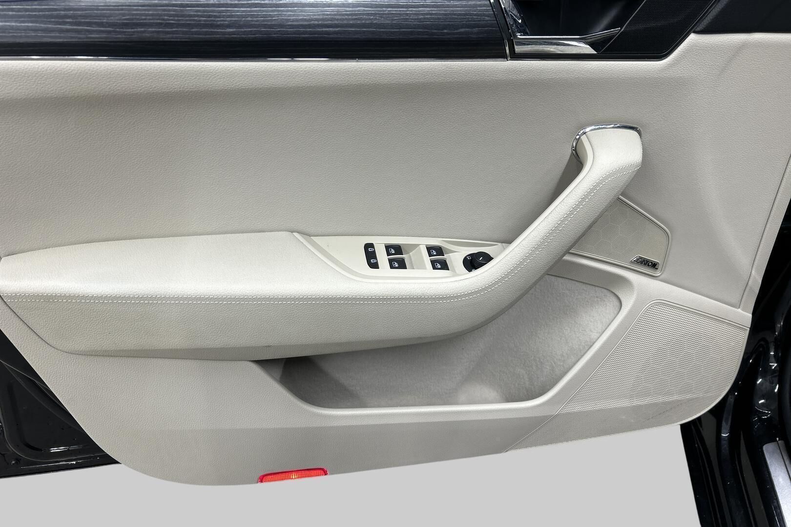Skoda Superb iso kuva 14