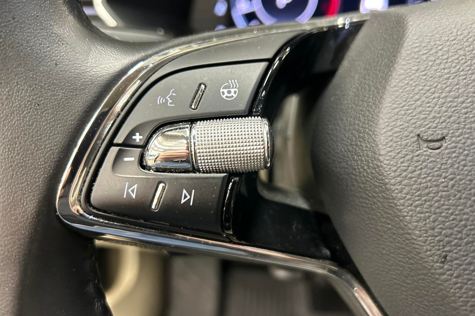 Skoda Superb iso kuva 18
