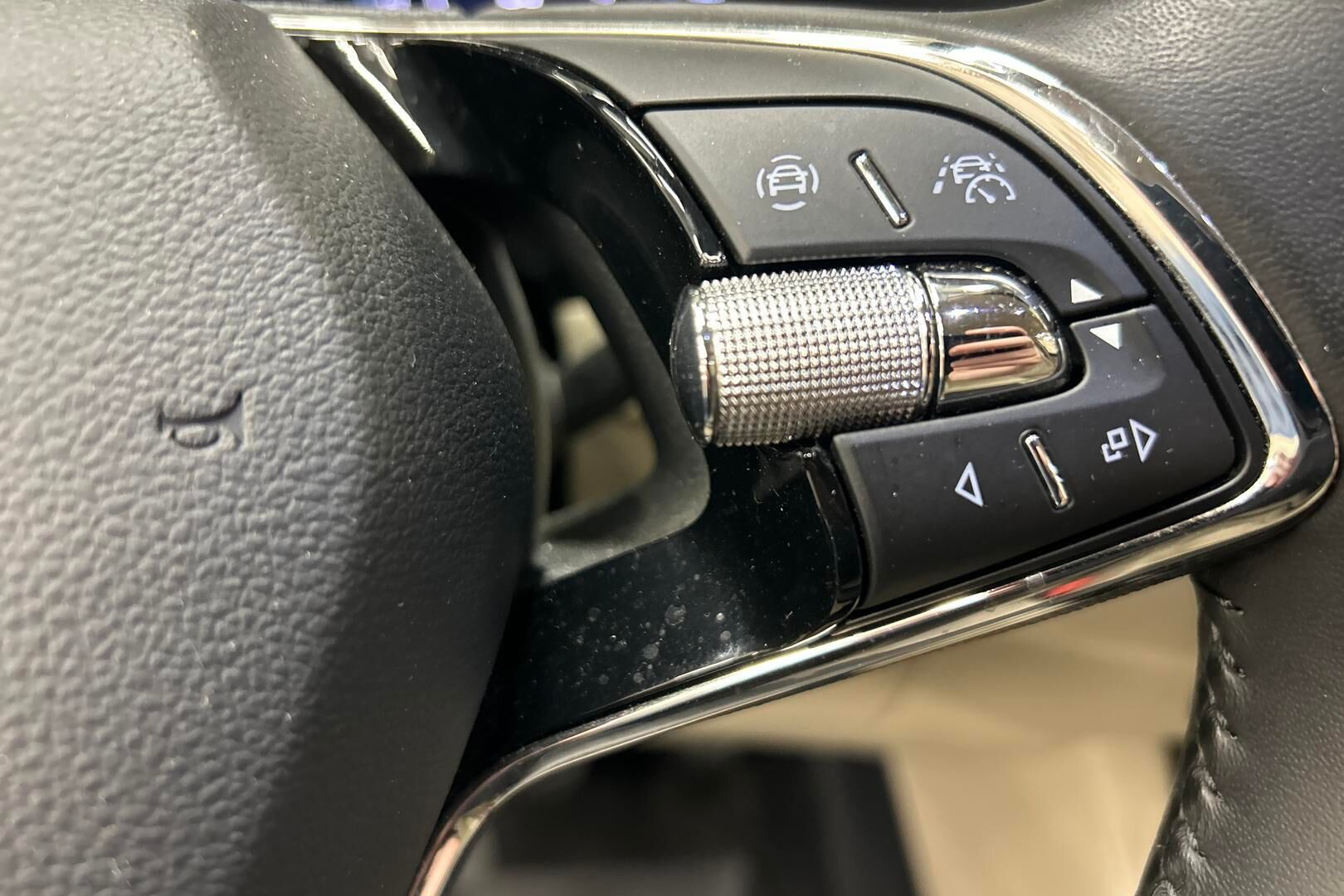 Skoda Superb iso kuva 19