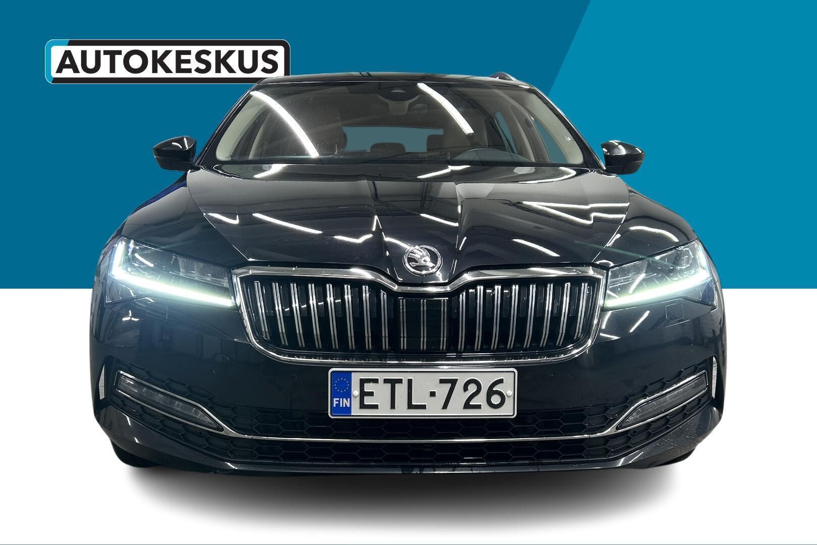 Skoda Superb iso kuva 2