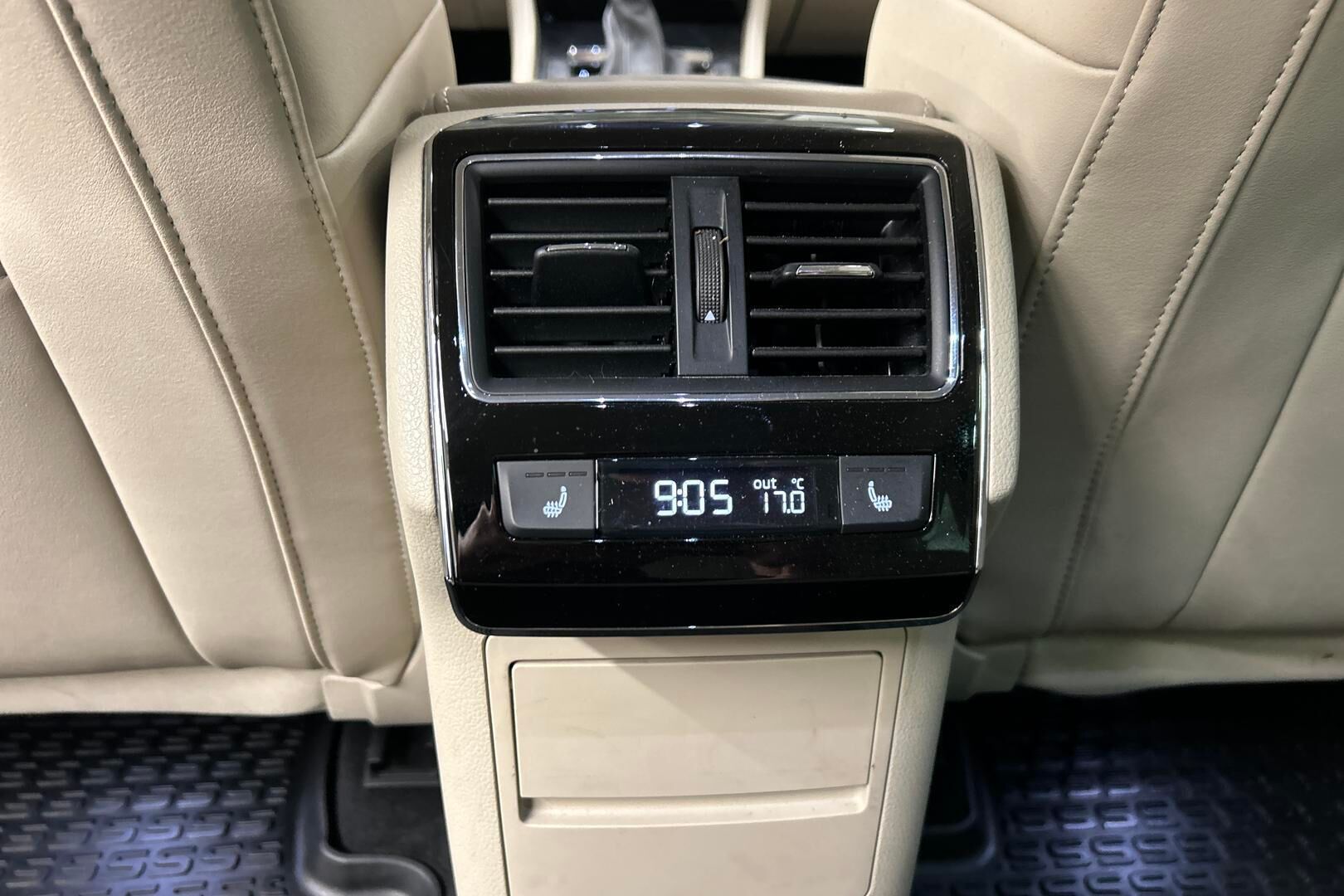 Skoda Superb iso kuva 26