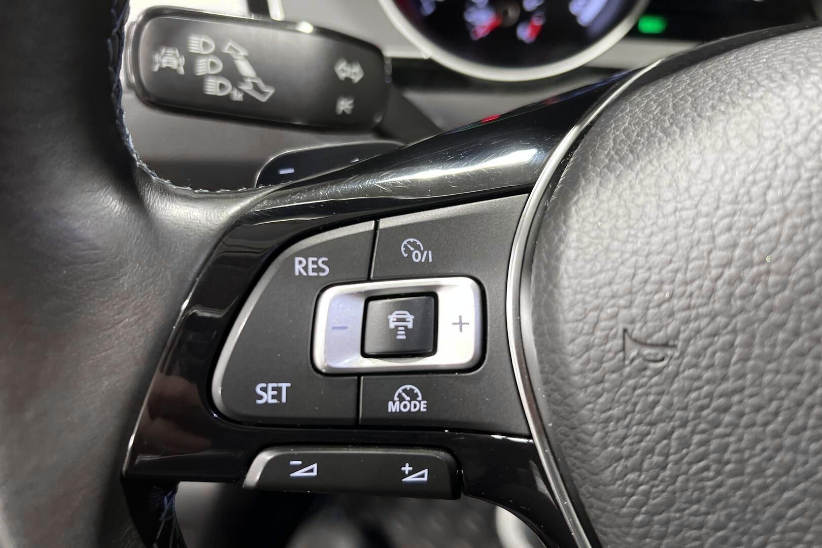 Volkswagen Passat iso kuva 15