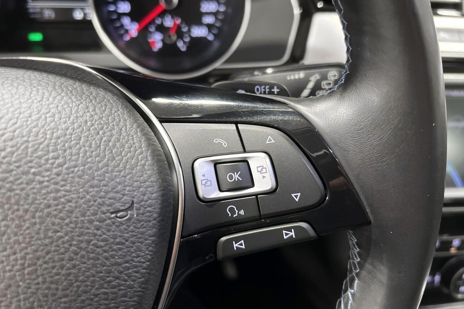 Volkswagen Passat iso kuva 16