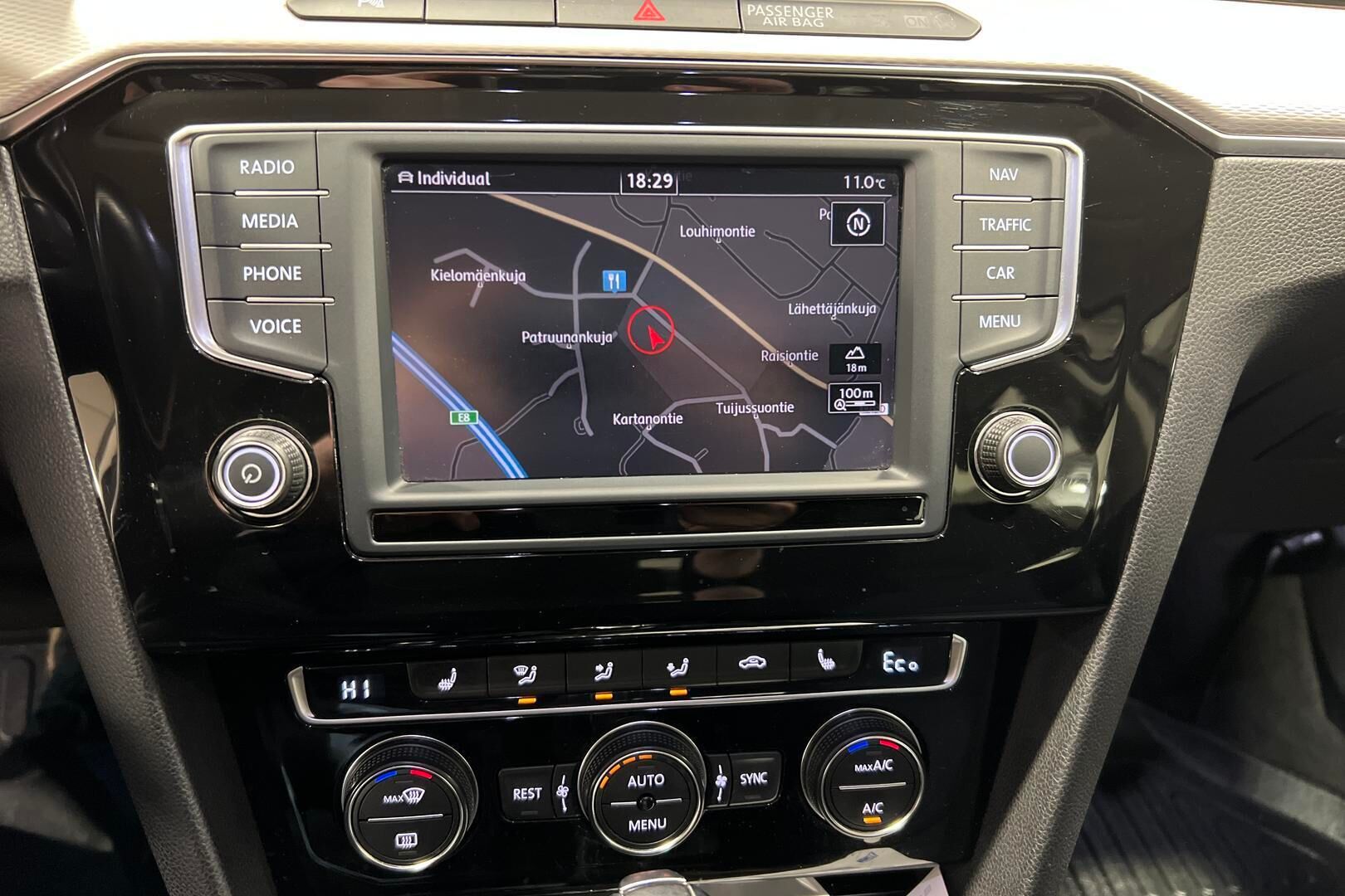 Volkswagen Passat iso kuva 18