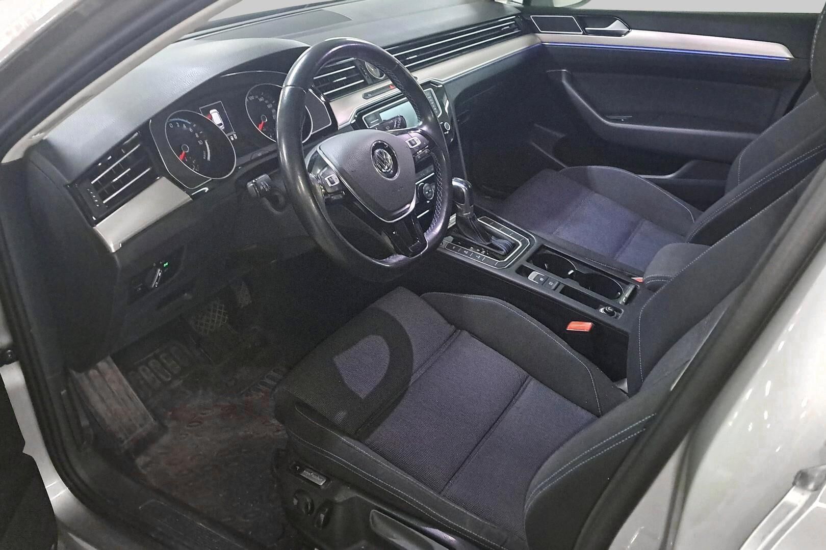 Volkswagen Passat iso kuva 1