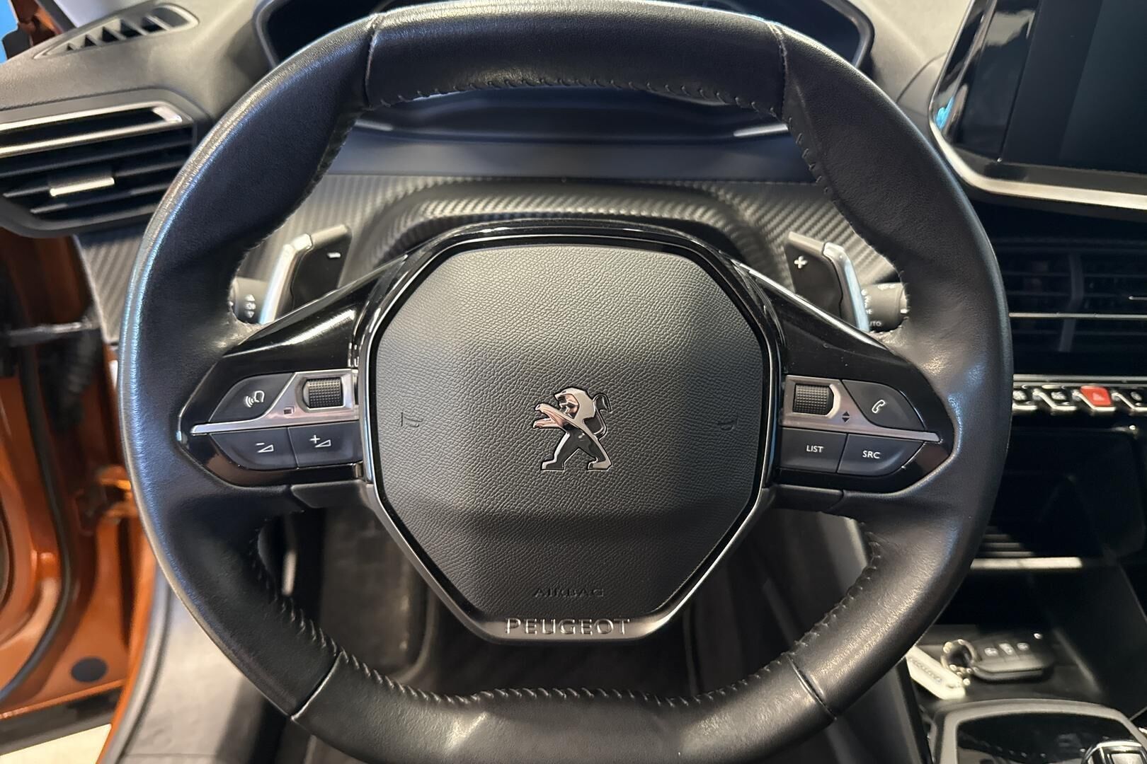 Peugeot 2008 iso kuva 16