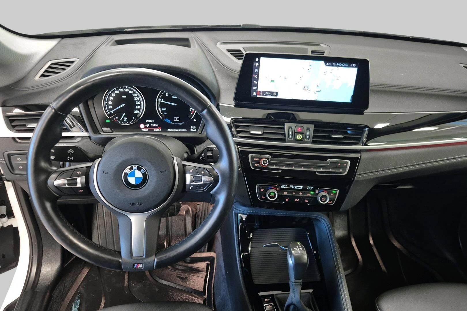 BMW X1 iso kuva 8