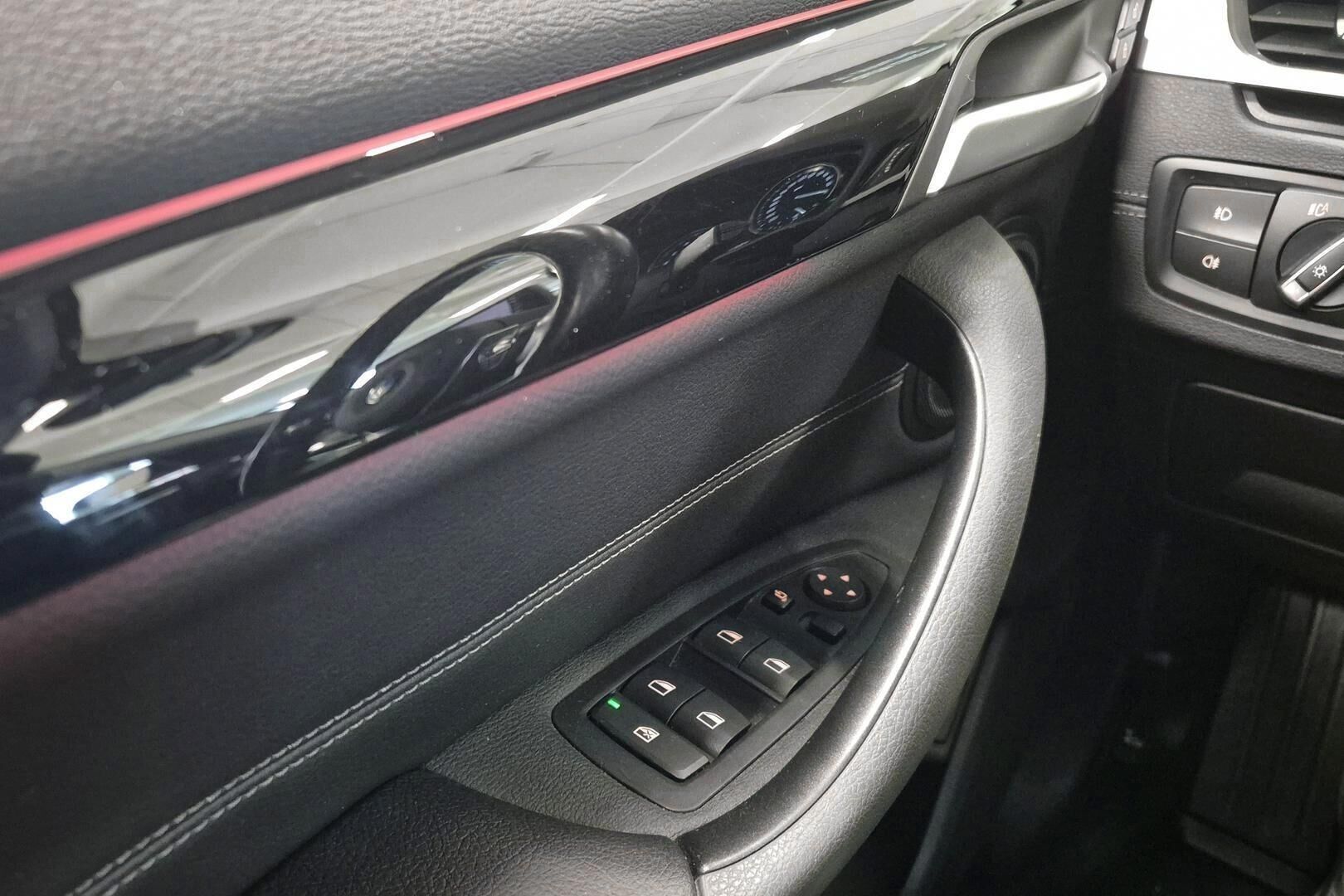 BMW X1 iso kuva 17