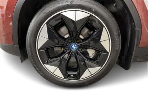 BMW iX3 esikatselu 13