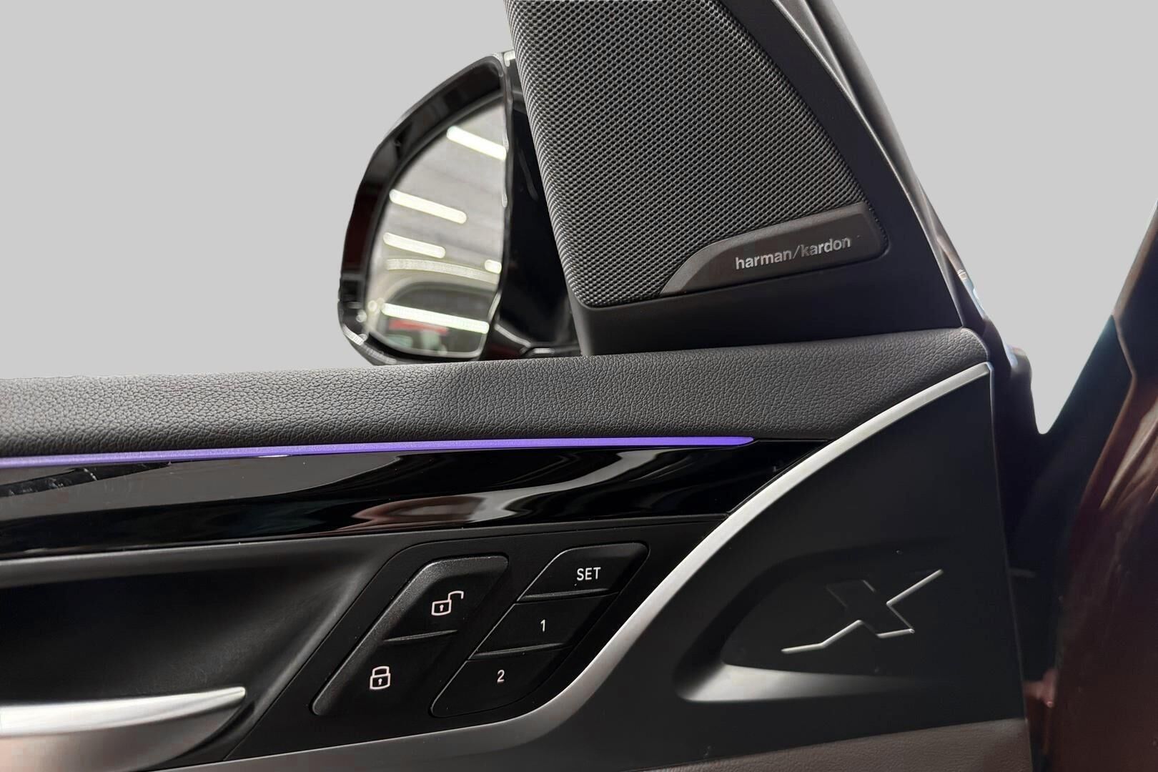 BMW iX3 iso kuva 14
