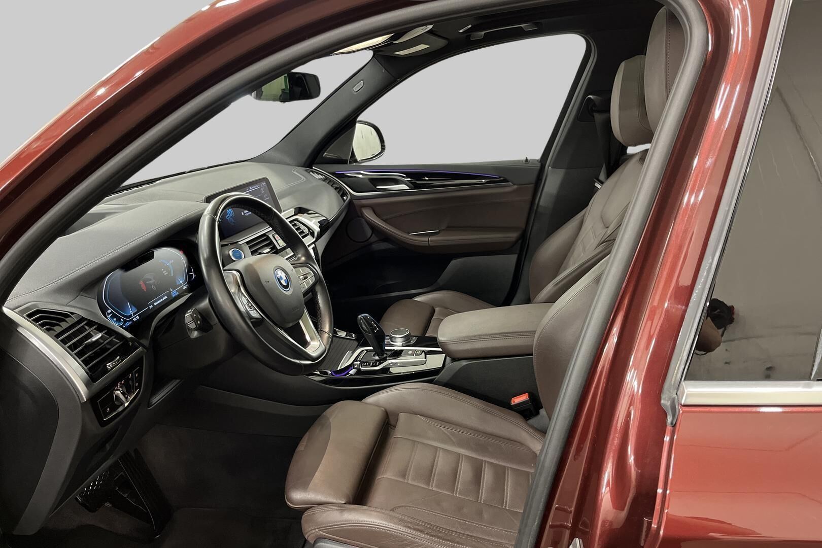 BMW iX3 iso kuva 9