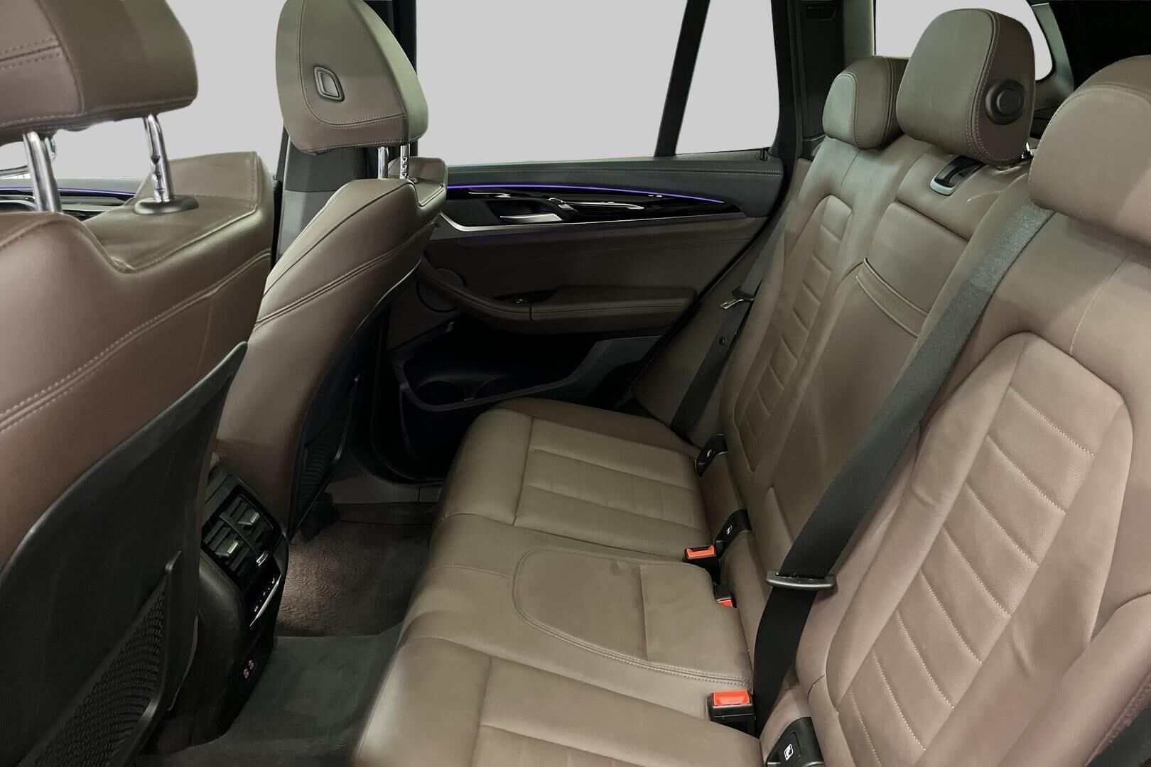 BMW iX3 iso kuva 9