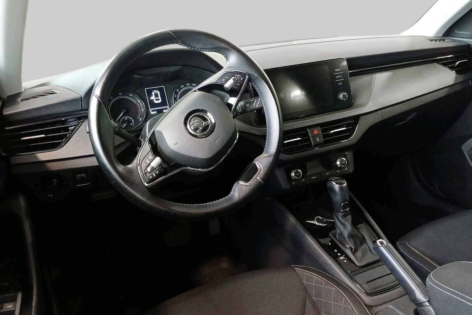 Skoda Scala iso kuva 2