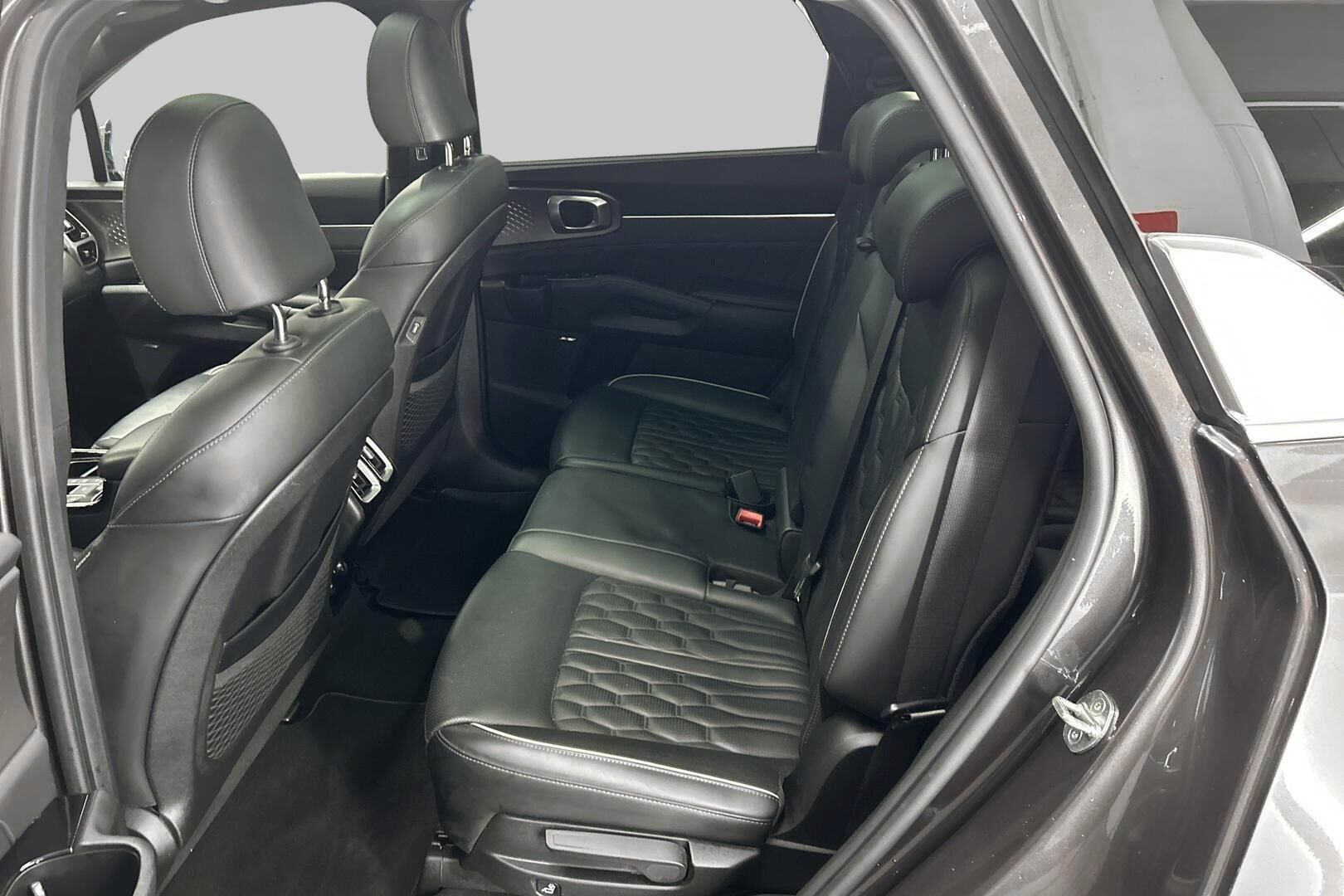 Kia Sorento iso kuva 10