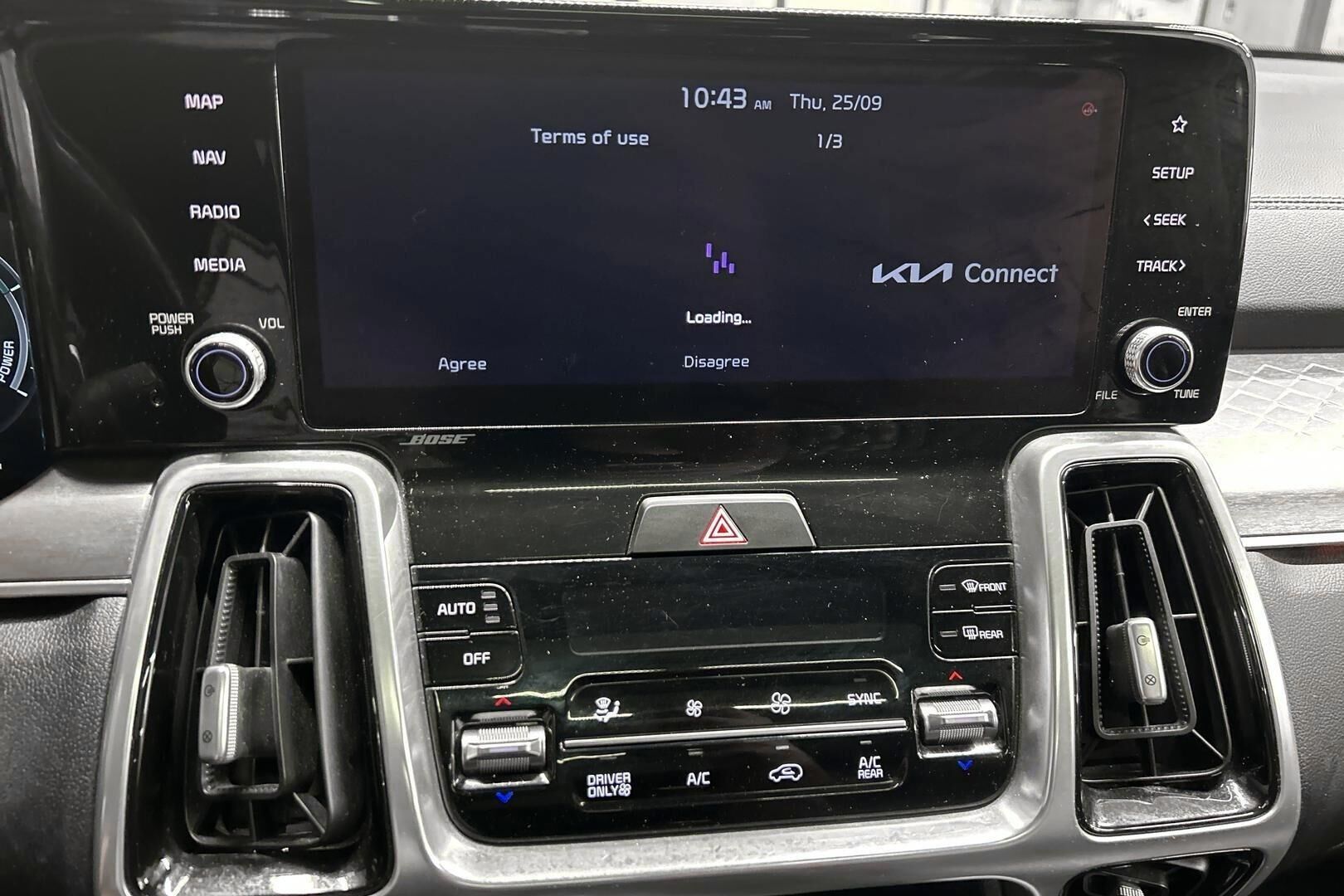 Kia Sorento iso kuva 17
