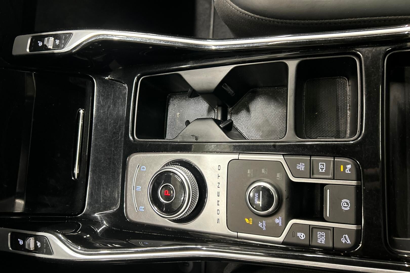 Kia Sorento iso kuva 19