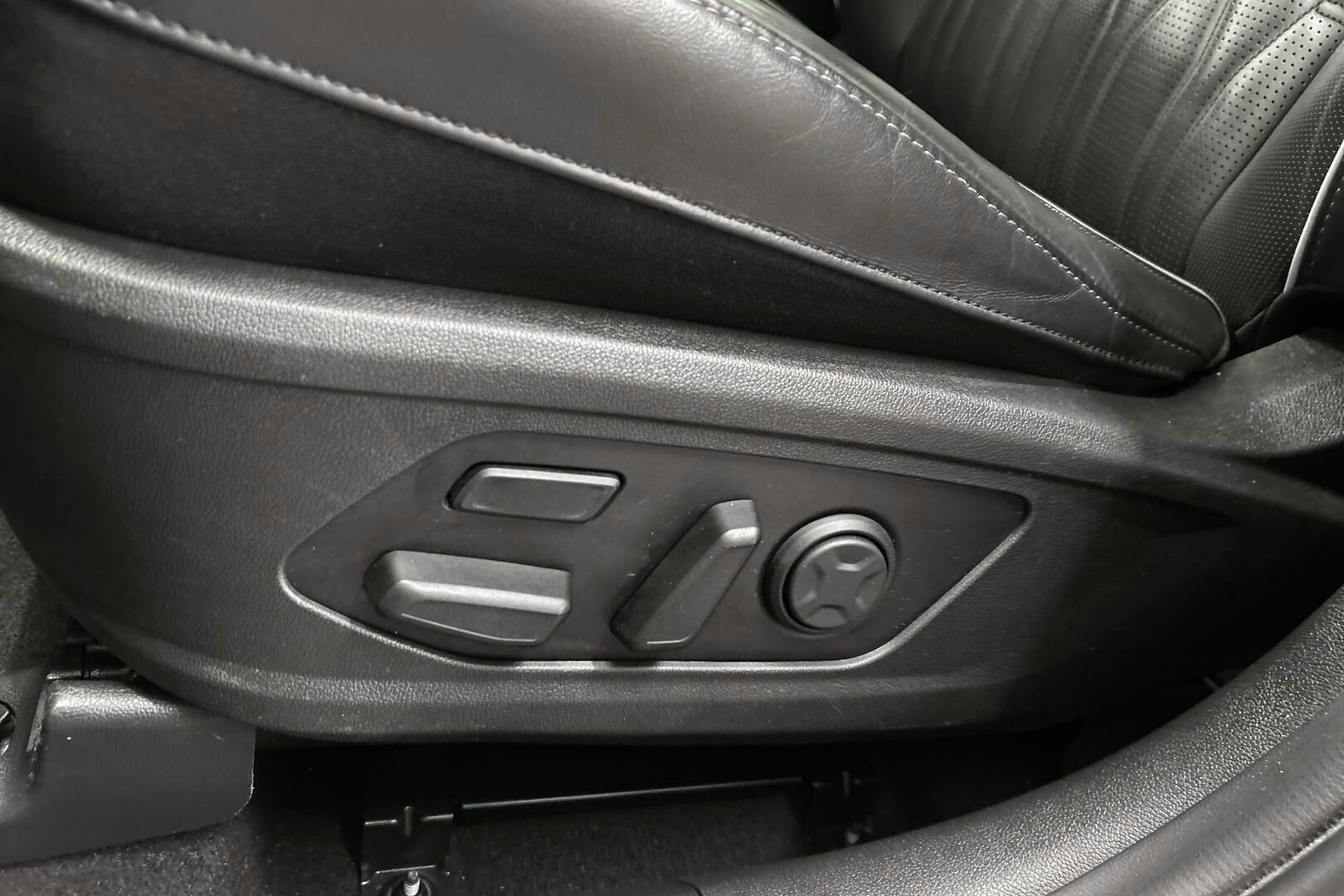 Kia Sorento iso kuva 22