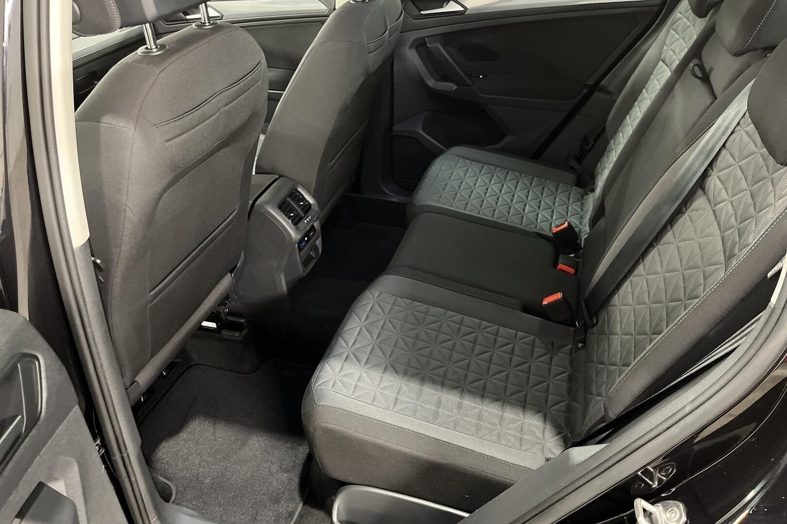 Volkswagen Tiguan iso kuva 14