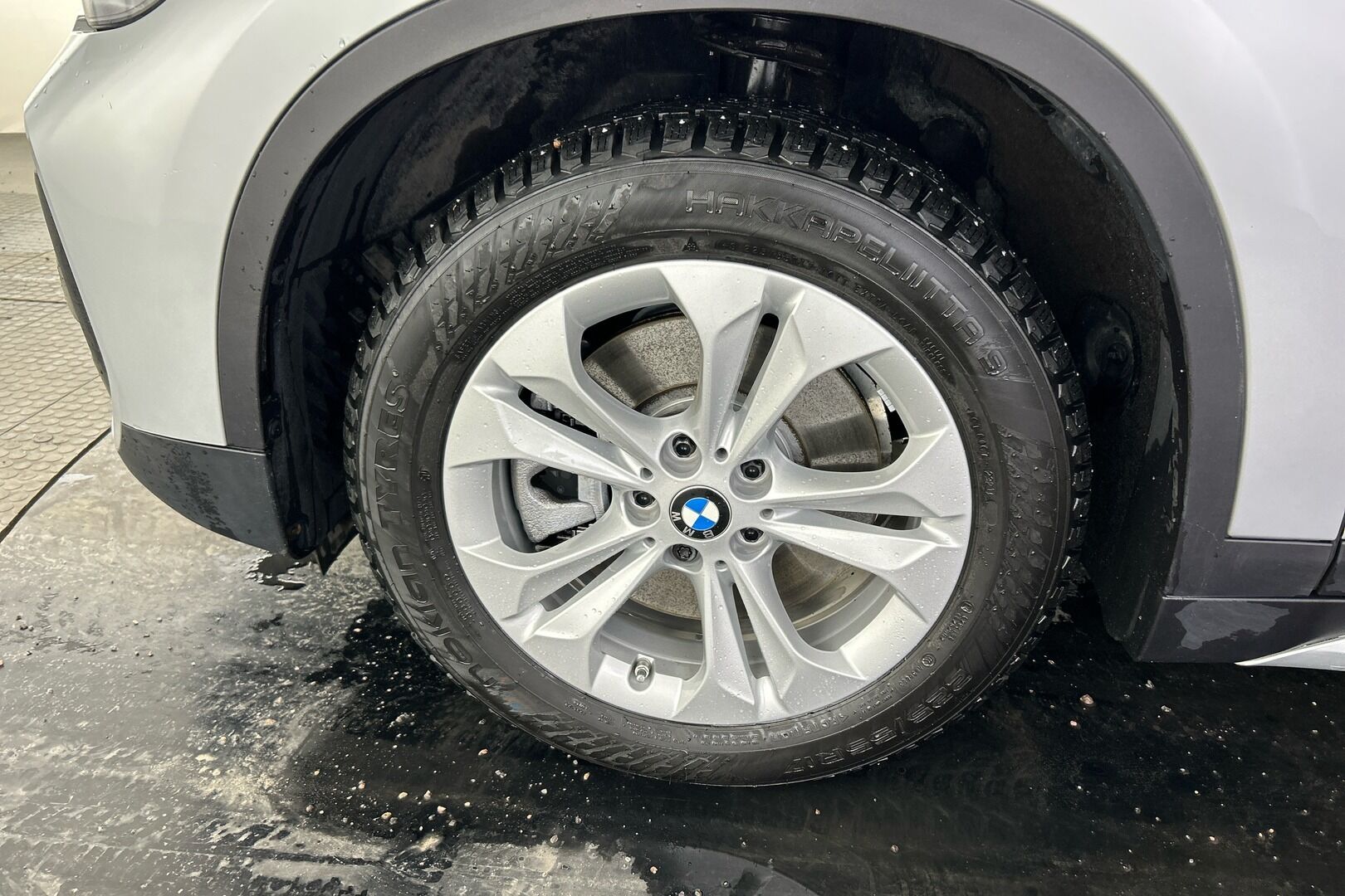 BMW X1 iso kuva 10