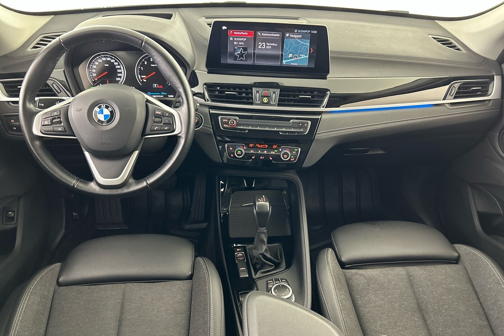 BMW X1 iso kuva 13