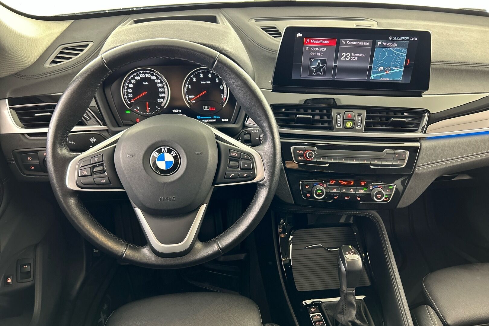 BMW X1 iso kuva 14