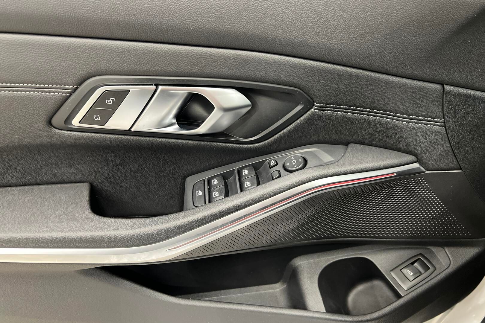 BMW 3-sarja iso kuva 36