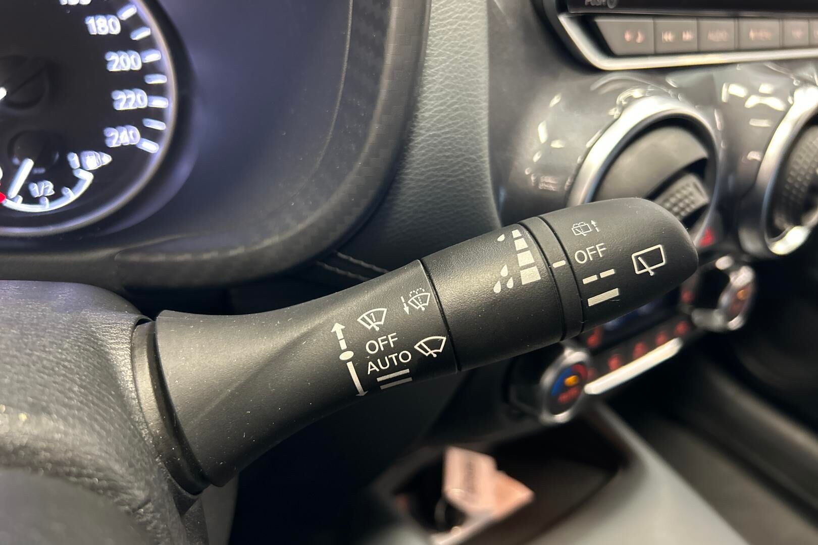 Nissan Juke iso kuva 18