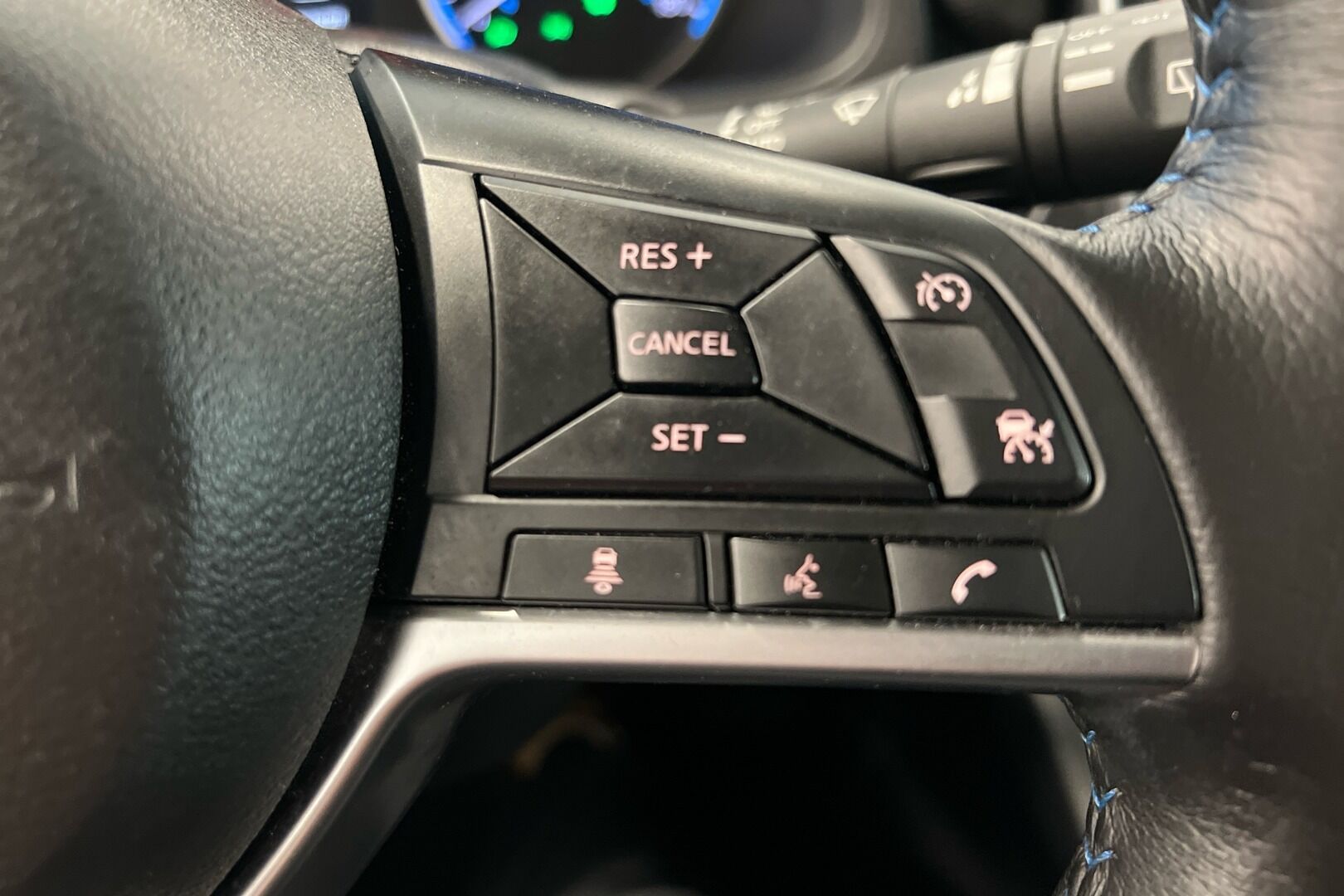 Nissan Leaf iso kuva 12