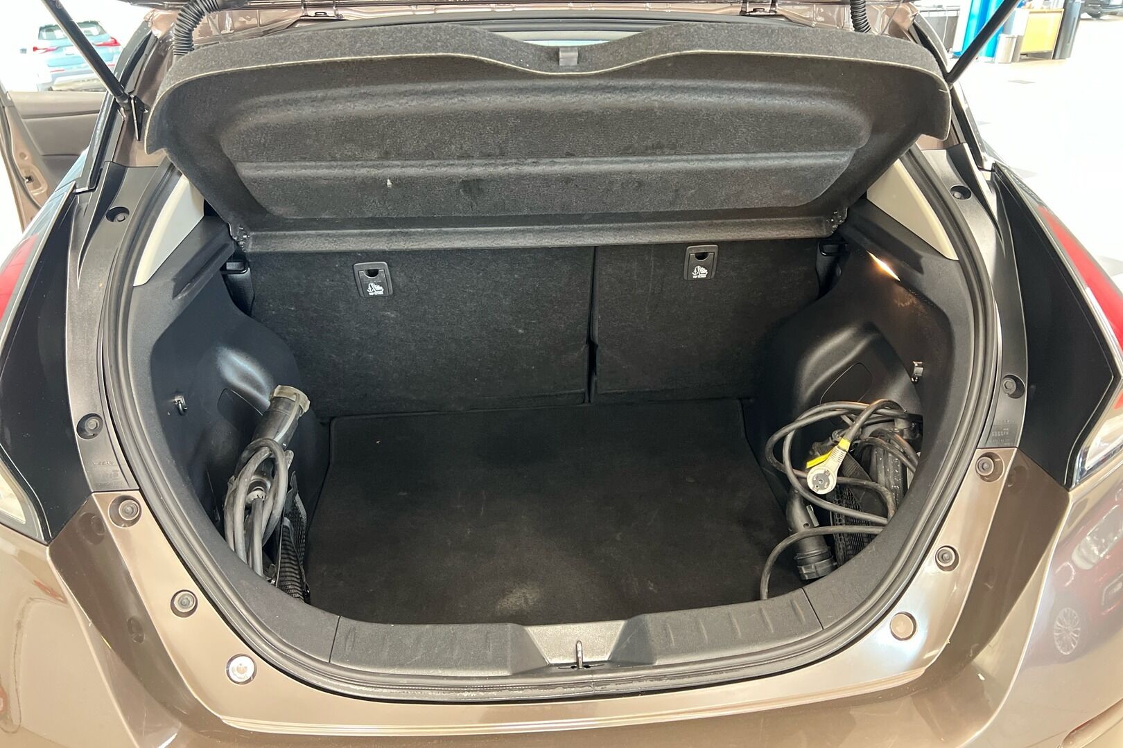 Nissan Leaf iso kuva 13