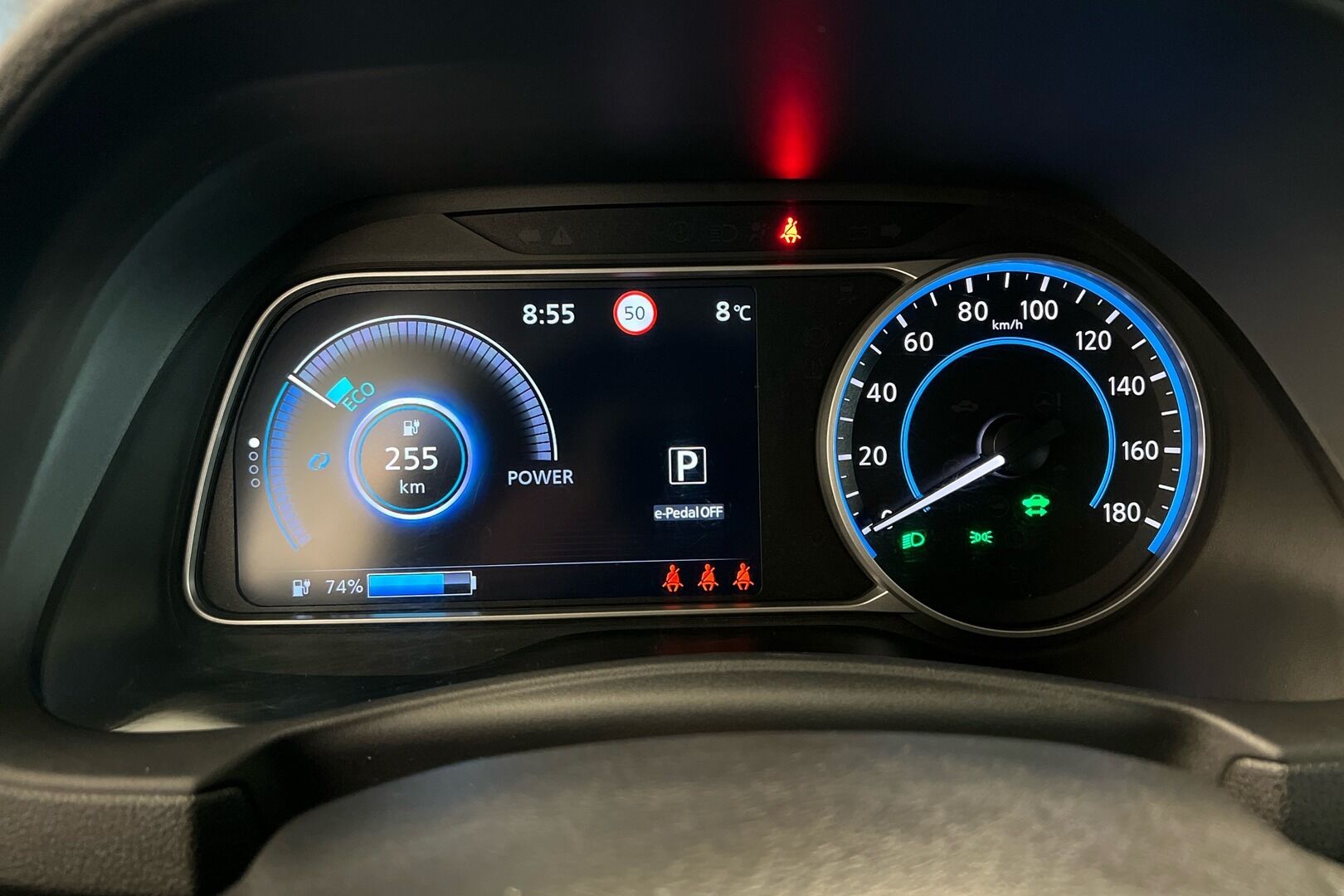 Nissan Leaf iso kuva 16