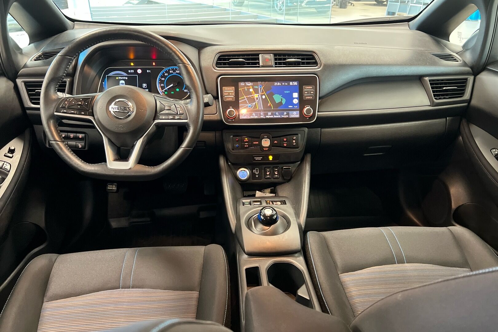 Nissan Leaf iso kuva 17