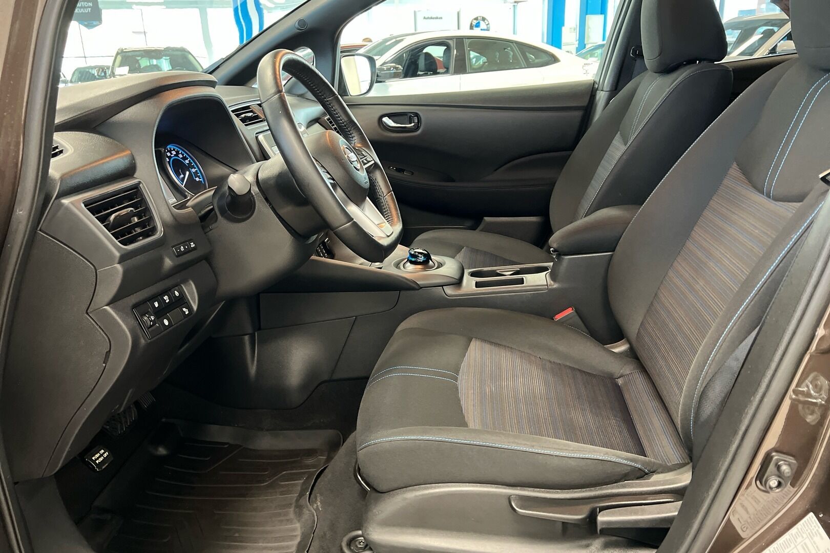 Nissan Leaf iso kuva 5