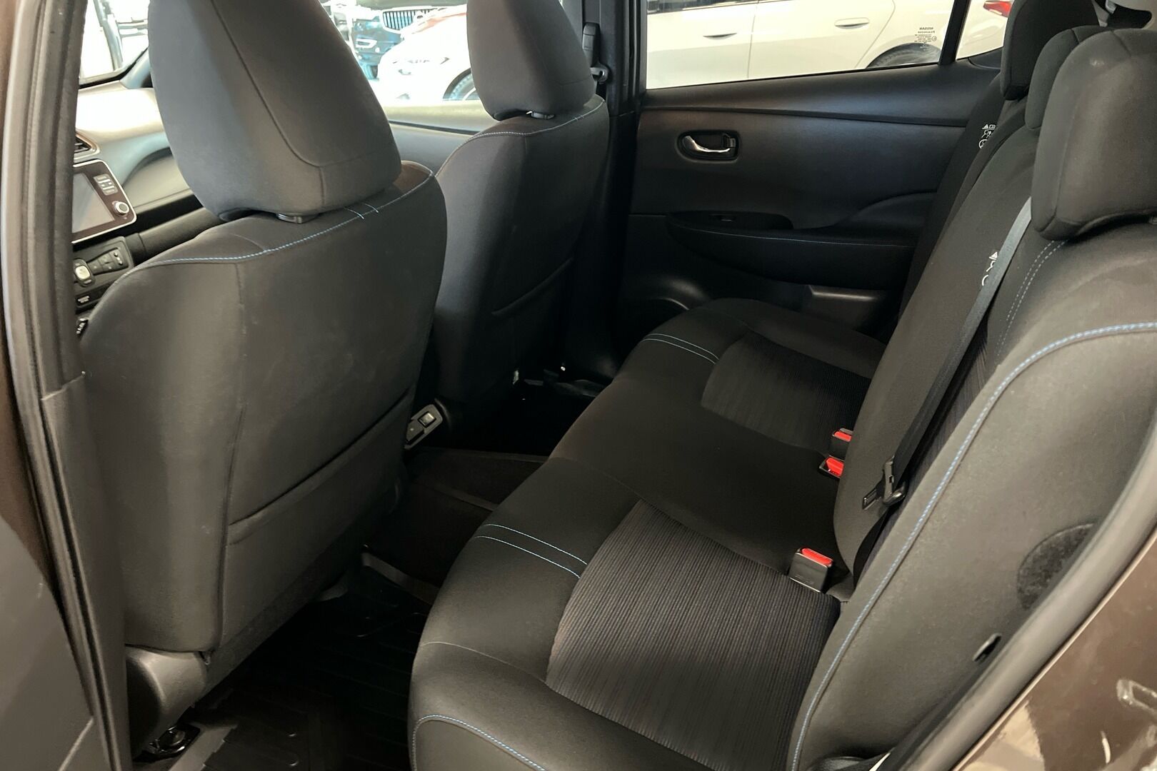 Nissan Leaf iso kuva 6