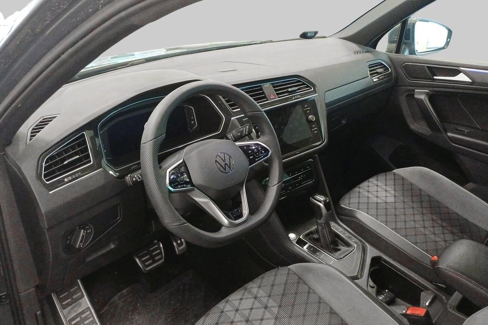 Volkswagen Tiguan iso kuva 2