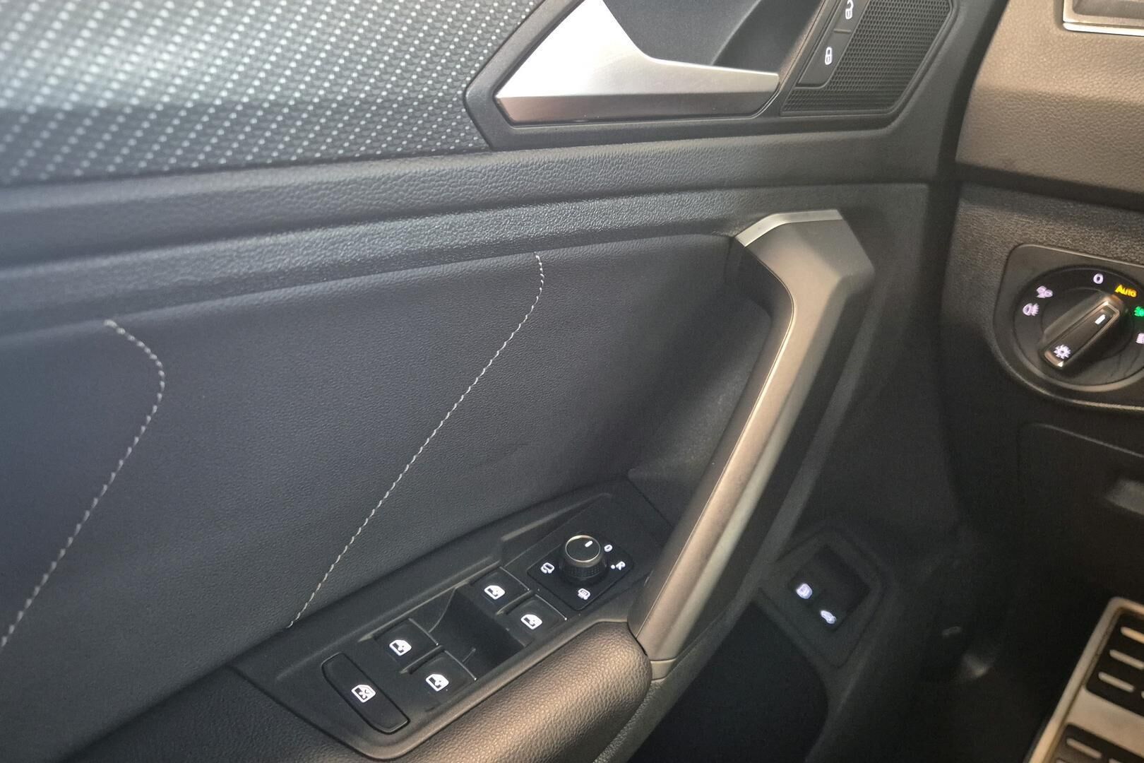 Volkswagen Tiguan iso kuva 18