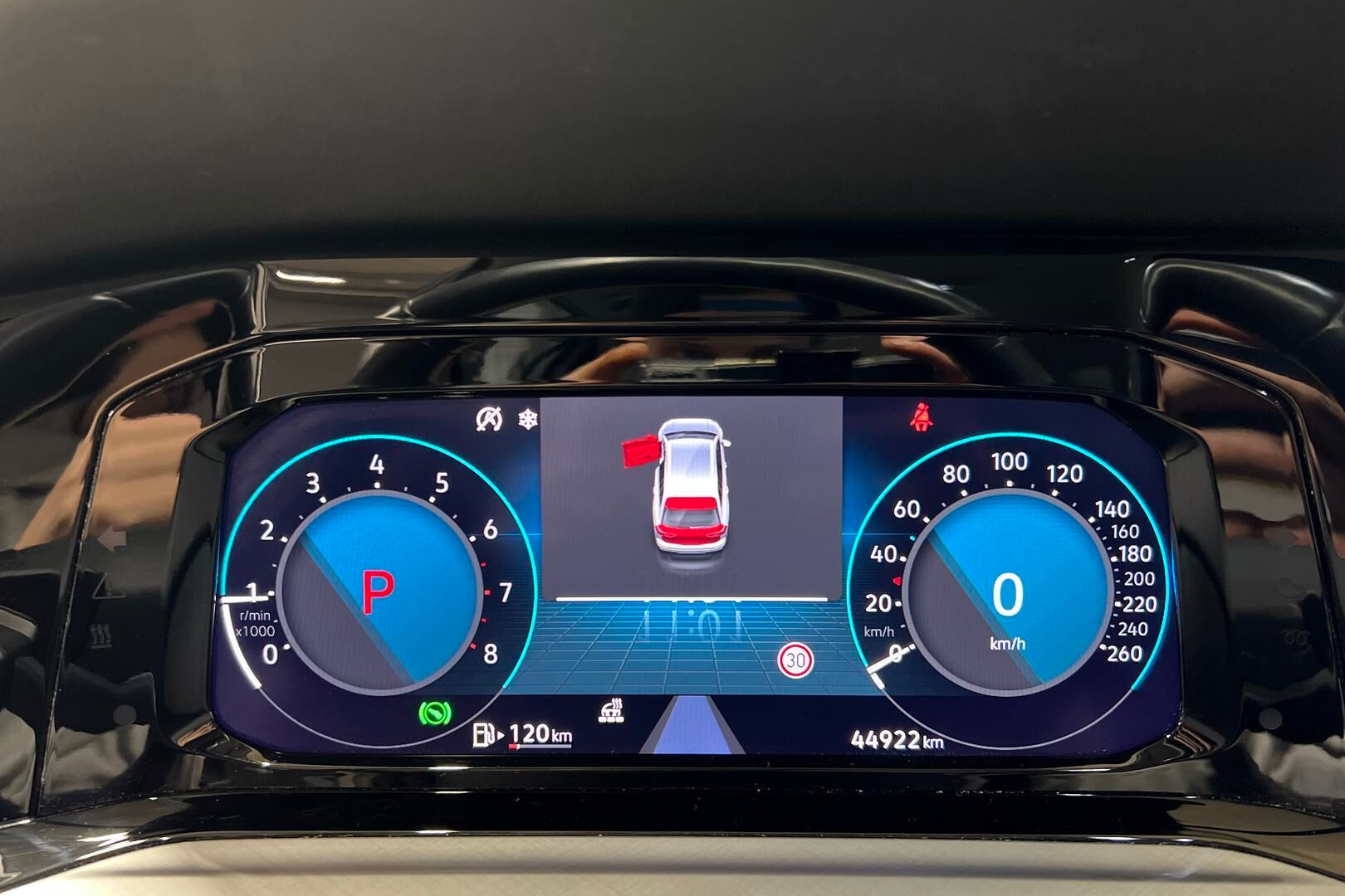 Volkswagen Golf iso kuva 14