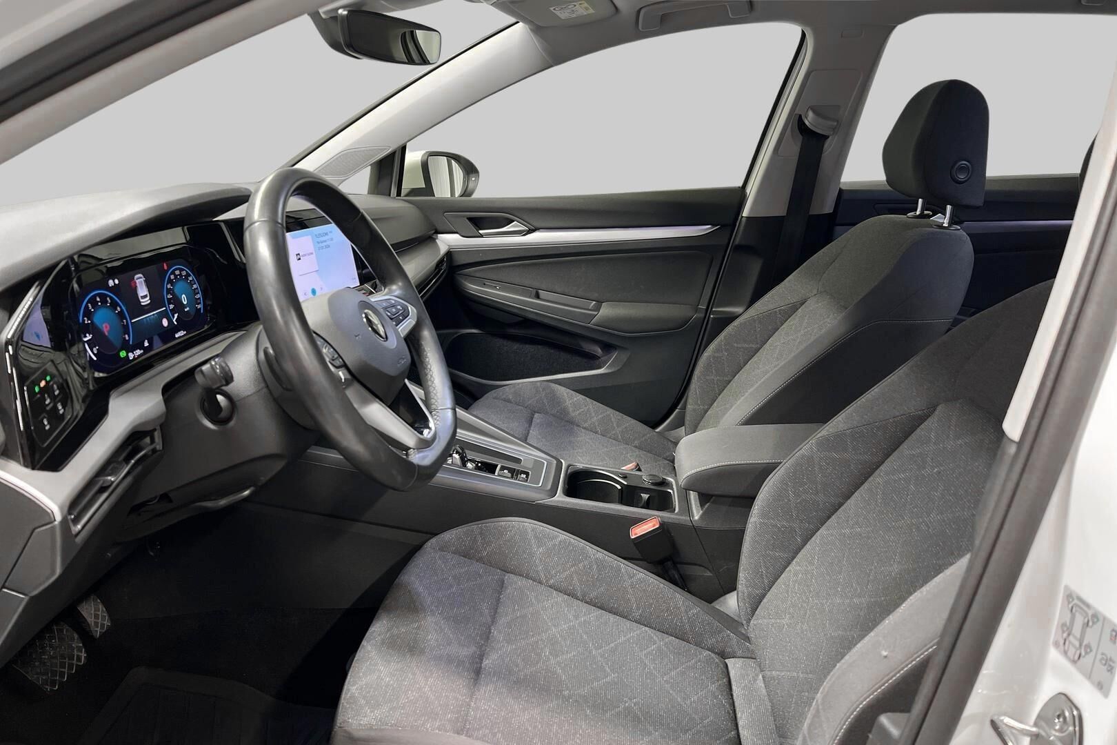 Volkswagen Golf iso kuva 8