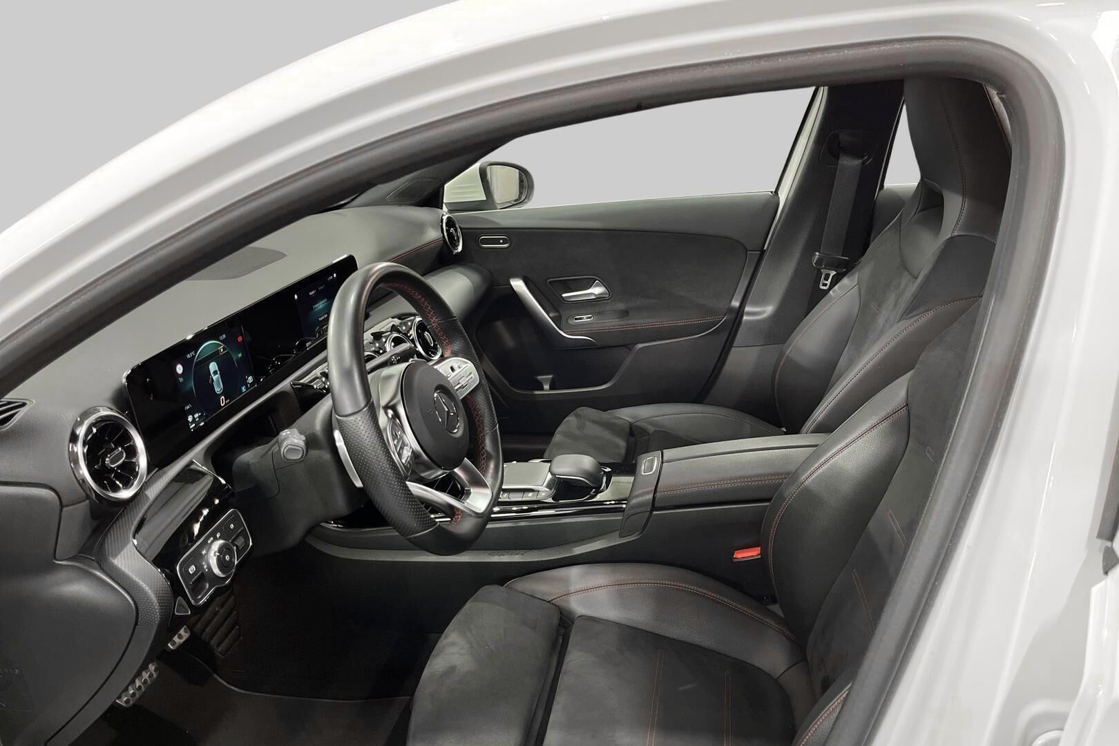Mercedes-Benz A iso kuva 9