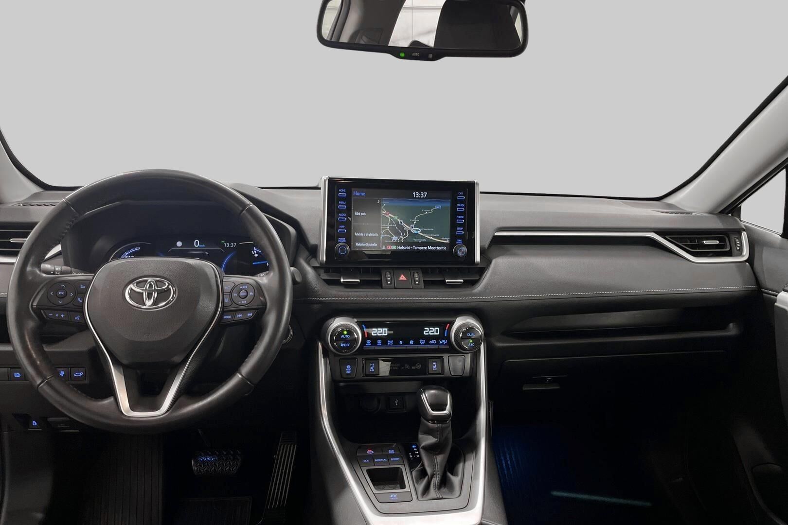 Toyota RAV4 iso kuva 8