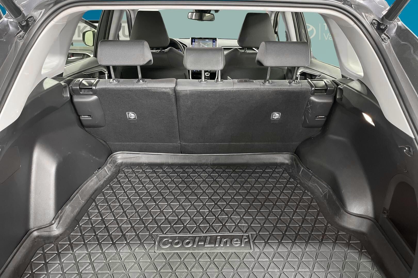Toyota RAV4 iso kuva 9