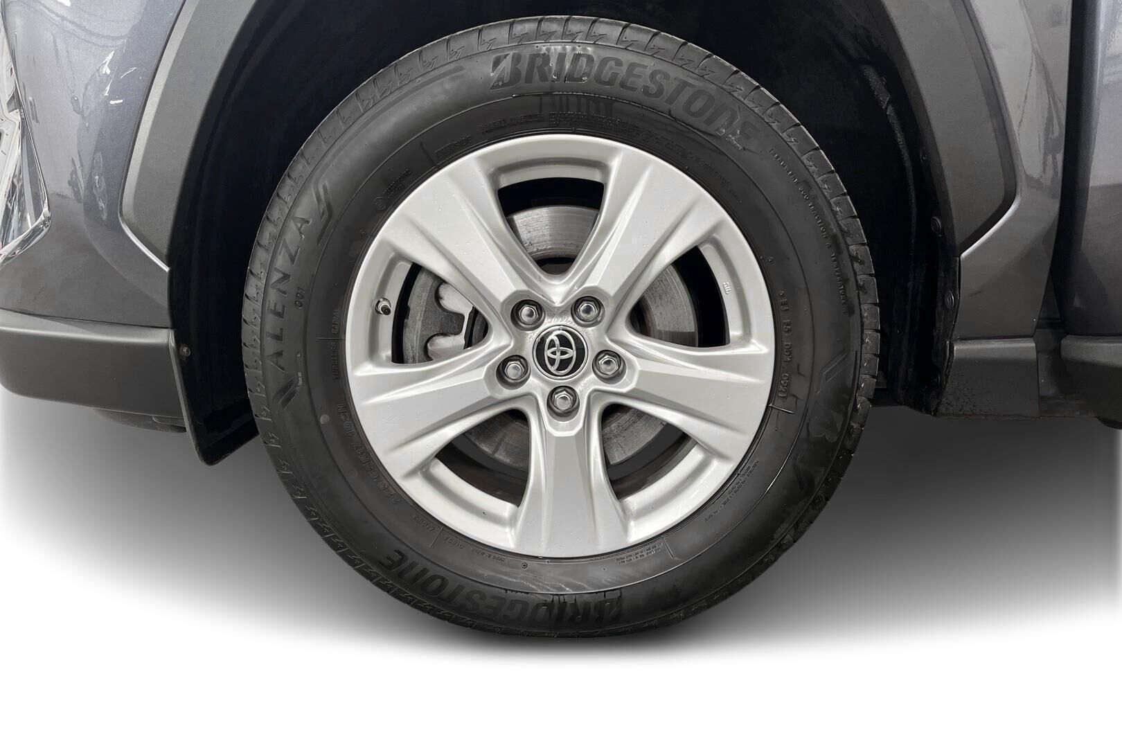 Toyota RAV4 iso kuva 10