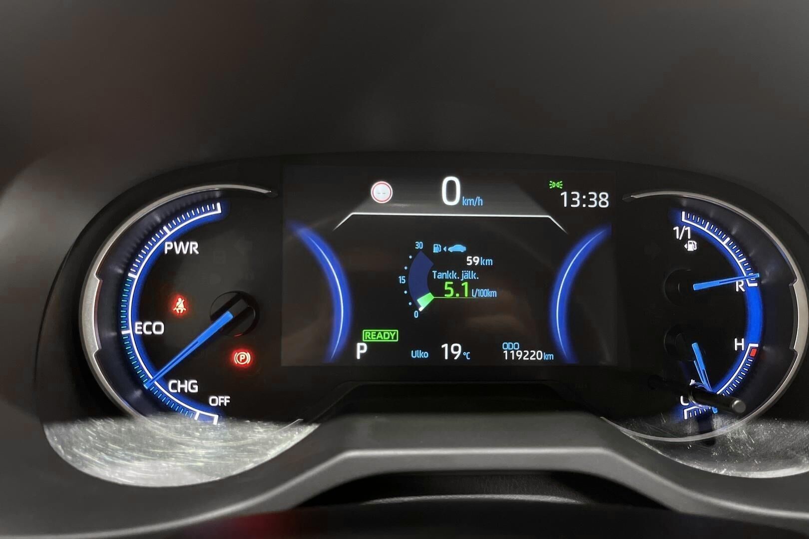 Toyota RAV4 iso kuva 12