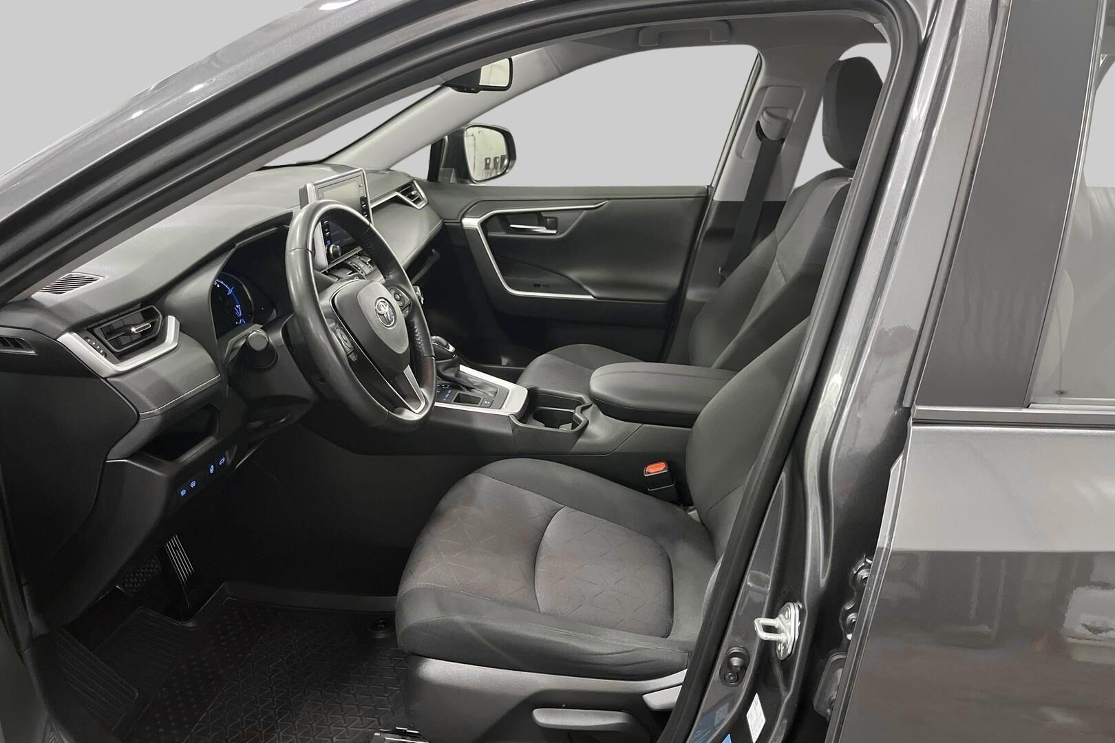 Toyota RAV4 iso kuva 6