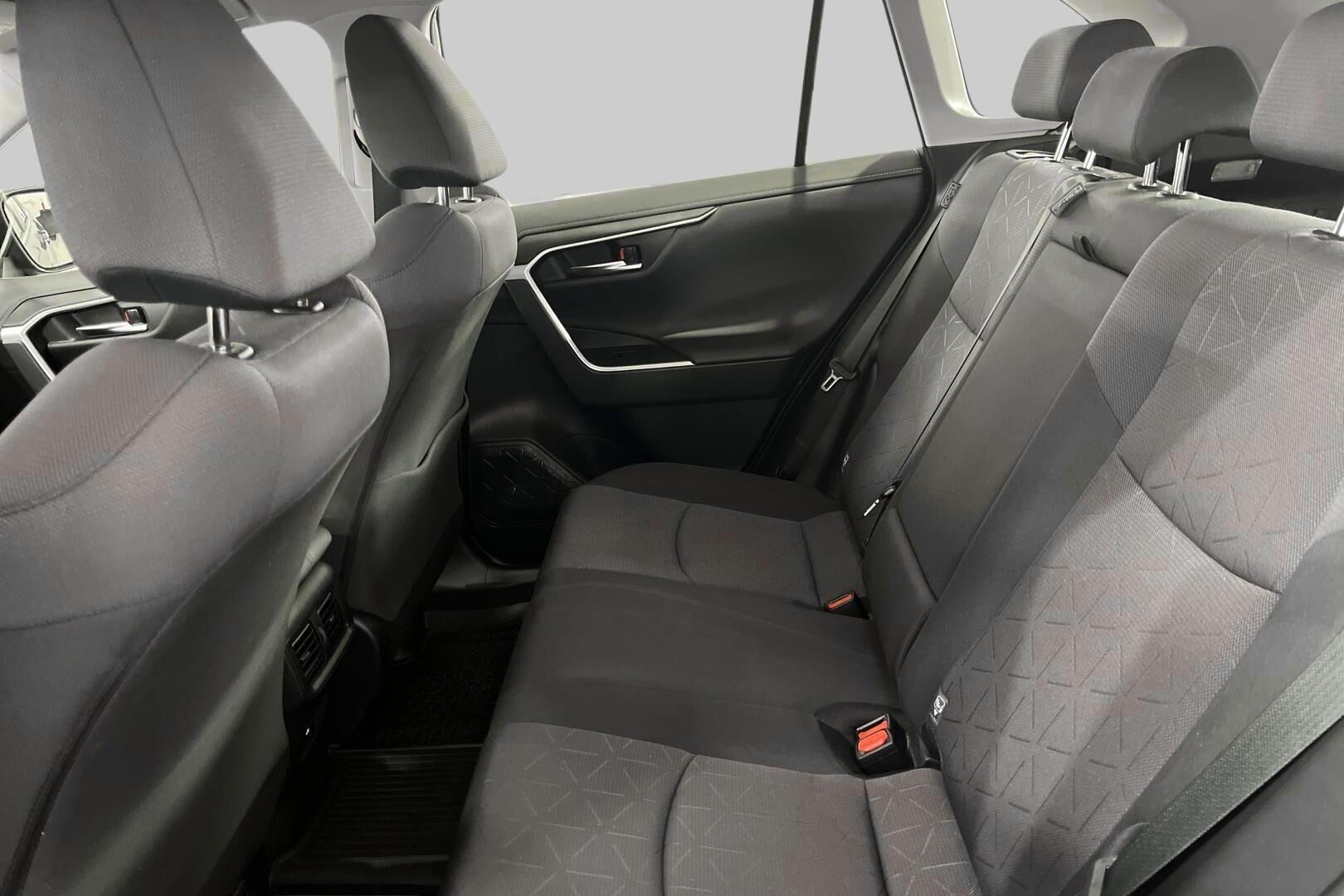 Toyota RAV4 iso kuva 7