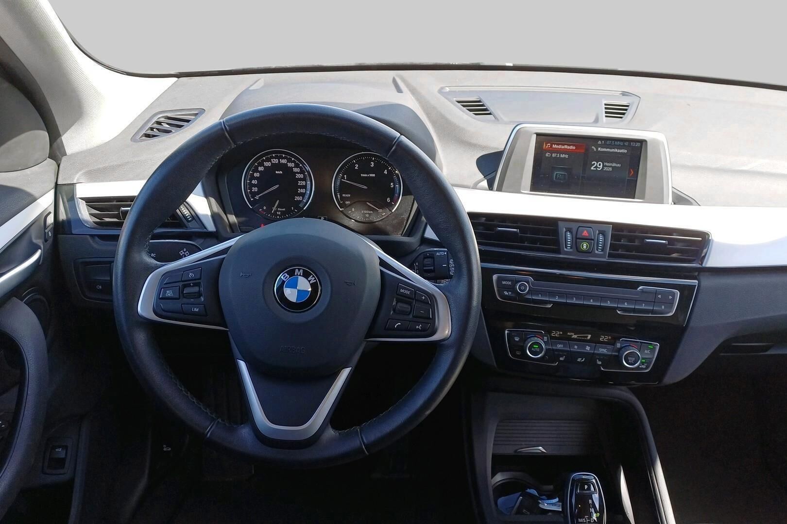 BMW X1 iso kuva 1