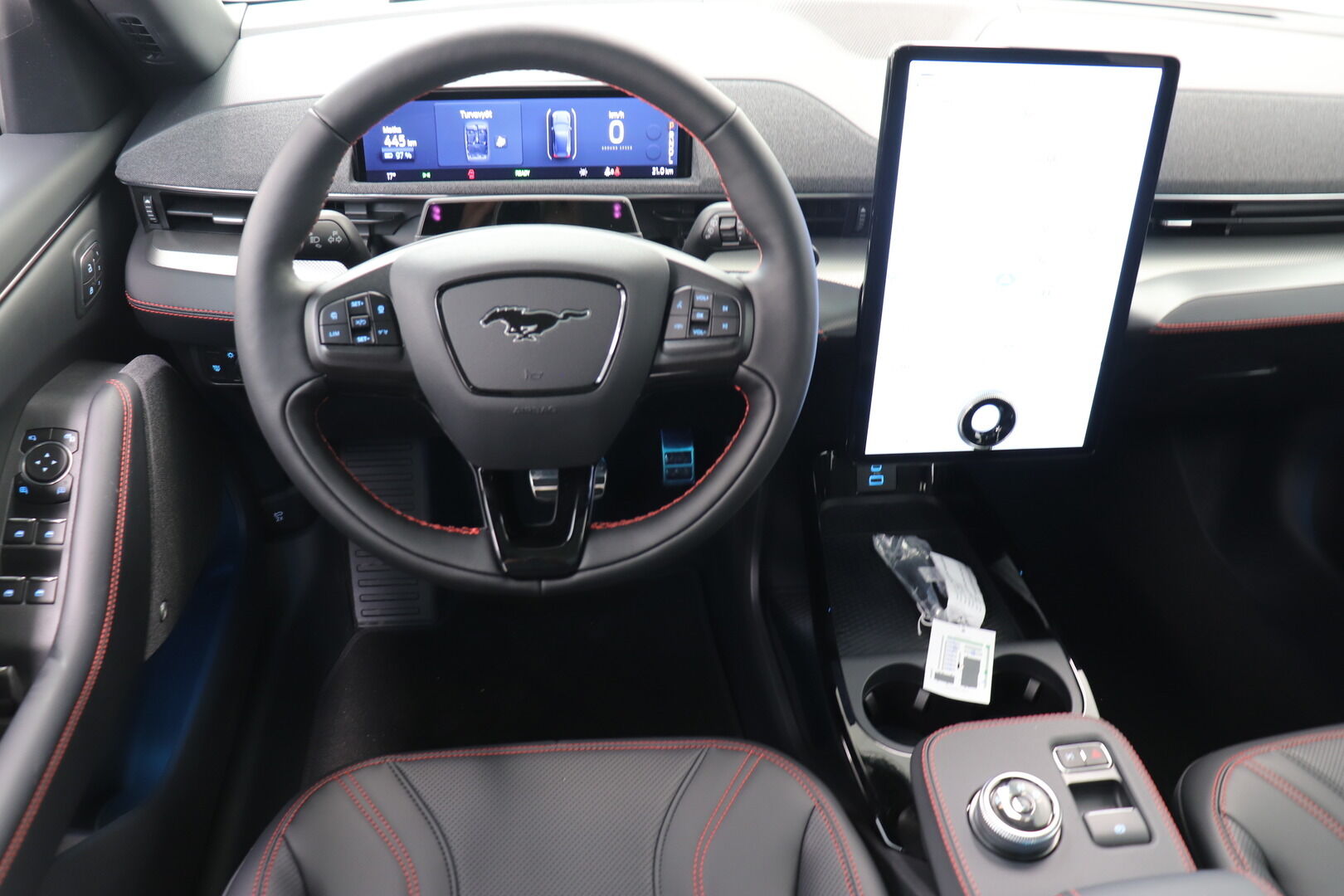 Ford Mustang Mach-E iso kuva 2