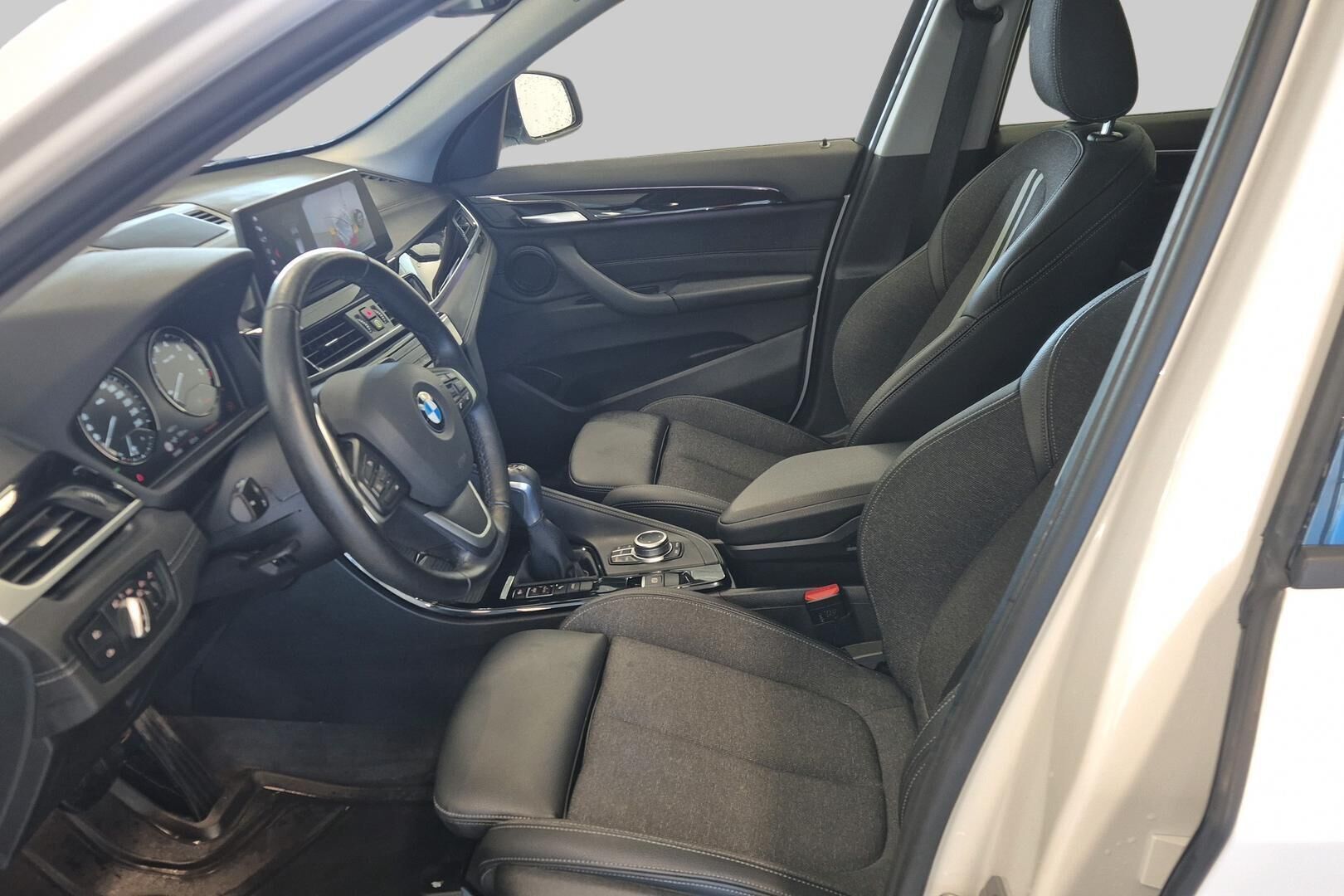 BMW X1 iso kuva 8